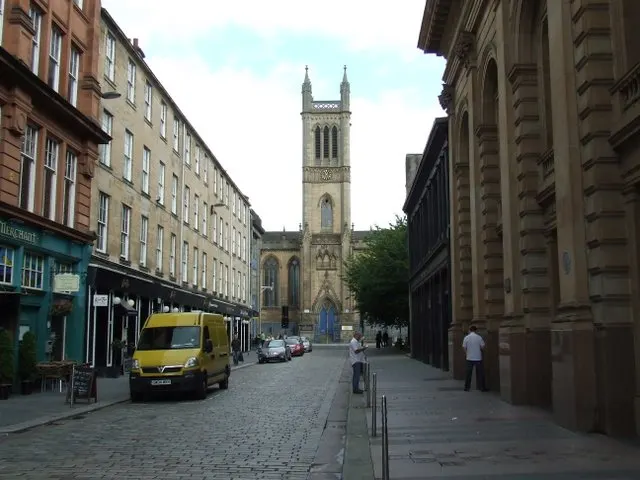 Candleriggs, the local landmark of G1