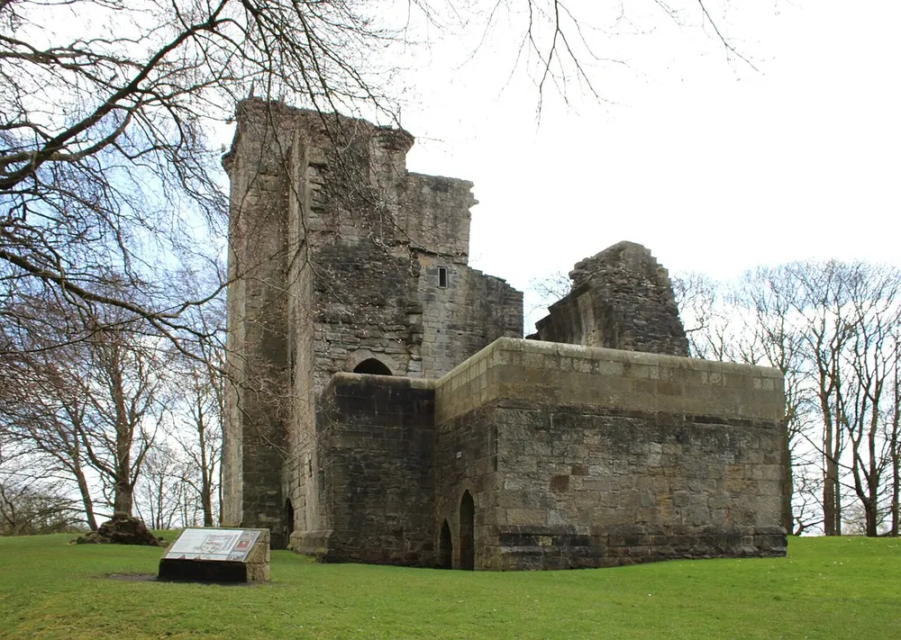 Crookston Castle, the local landmark of G53