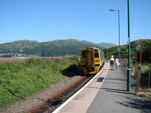 Morfa Mawddach railway station, the local landmark of LL39