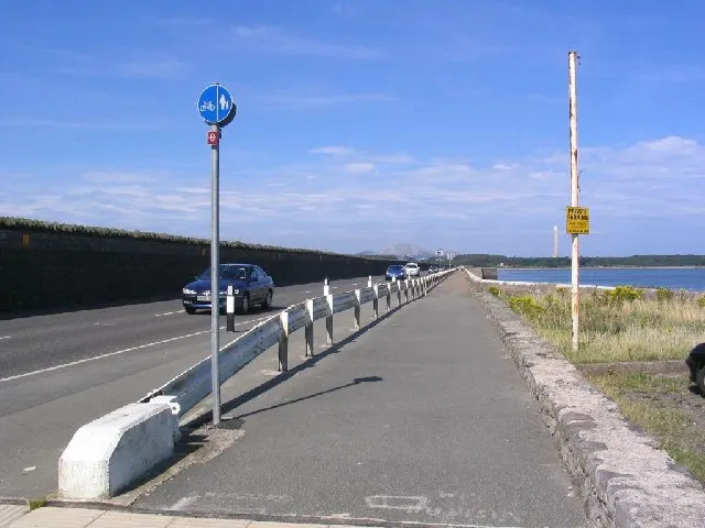 Stanley Embankment, the local landmark of LL65