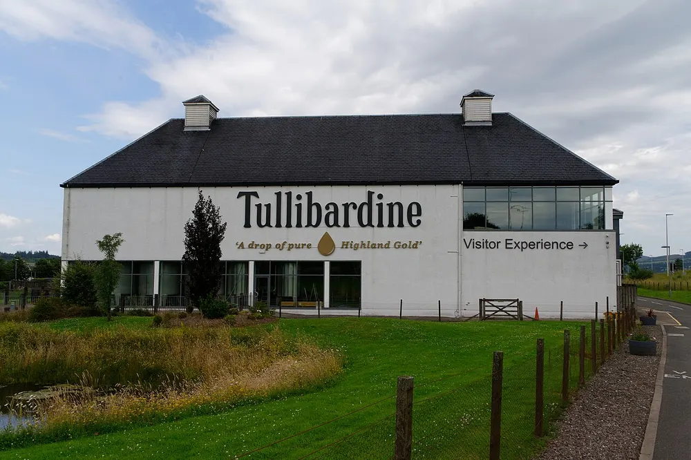 Tullibardine distillery, the local landmark of PH4