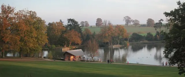 Dunorlan Park, the local landmark of TN2