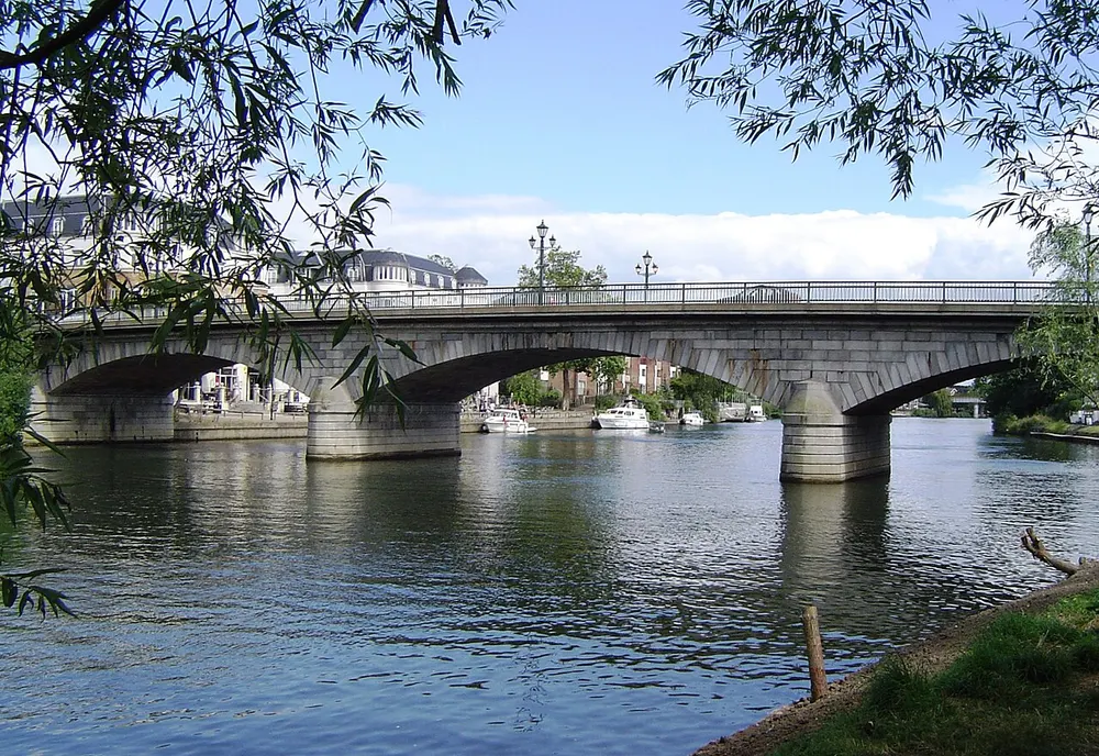 Staines Bridge, the local landmark of TW18